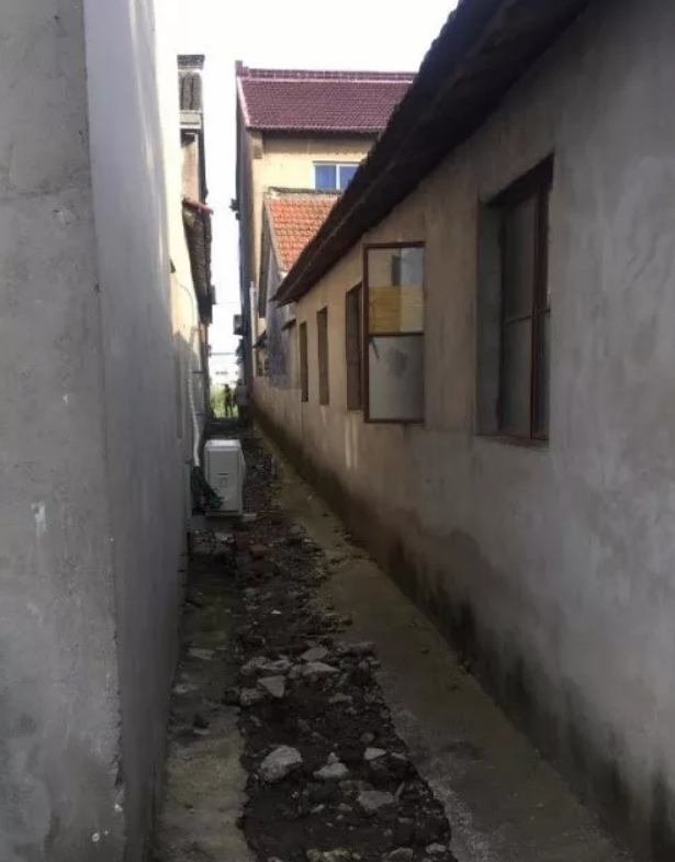 圖2 某測(cè)區(qū)的農(nóng)村復(fù)雜建筑和窄巷 圖2 某測(cè)區(qū)的農(nóng)村復(fù)雜建筑和窄巷